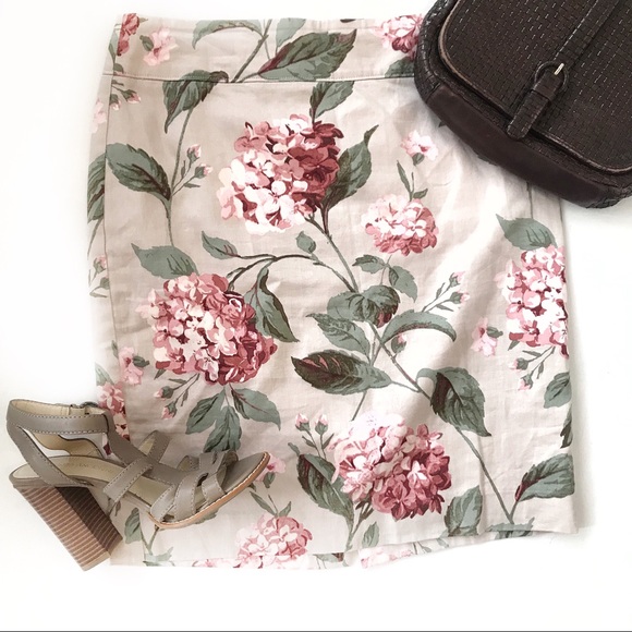LOFT Dresses & Skirts - ❣️ LOFT Floral Pencil Skirt Sz 0 ❣️